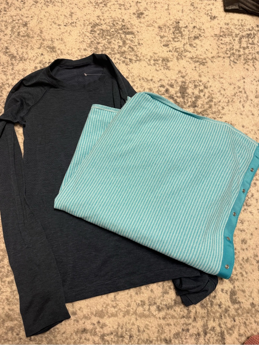 Lululemon Mixed Clothing Lot 11 Pieces Multiple Sizes Flawed Stains Pilling - Picture 10 of 15